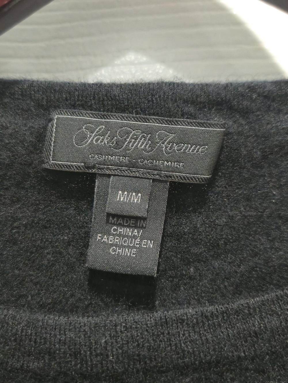 Saks Fifth Avenue 100% Cashmere Black Crewneck M - Picture 8 of 9